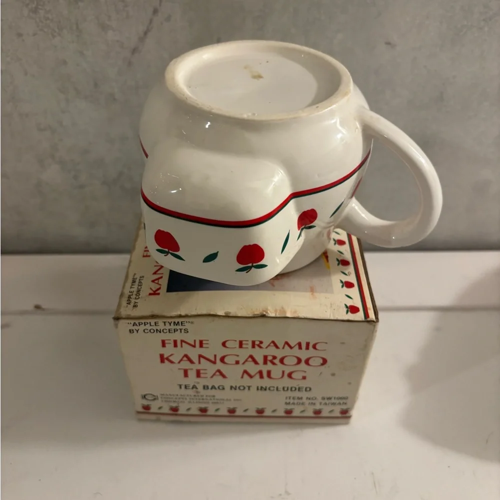 Vintage Apple Design Fine Ceramic Kangaroo Tea Mug